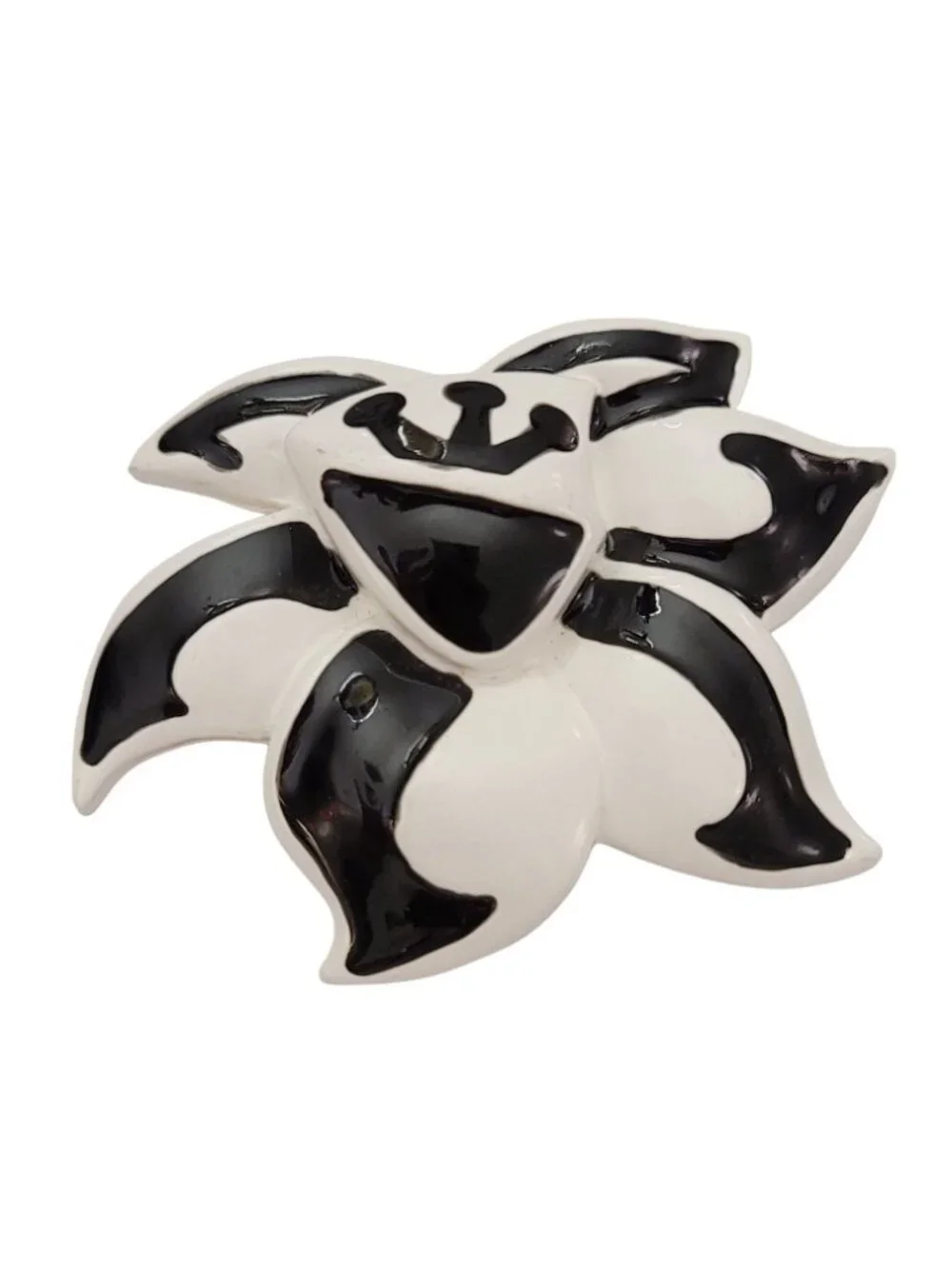 Signed D.L. Black White Modernist Molded Flower Brooch Pin K631
